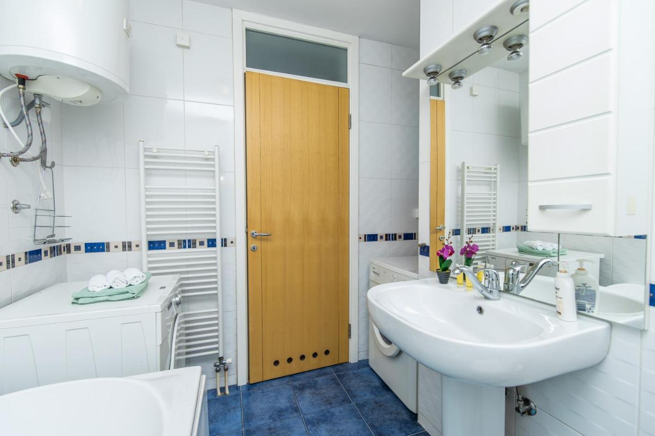 Modern 2Bdr Apartment In The Center- Free Parking Sarajevo Bagian luar foto